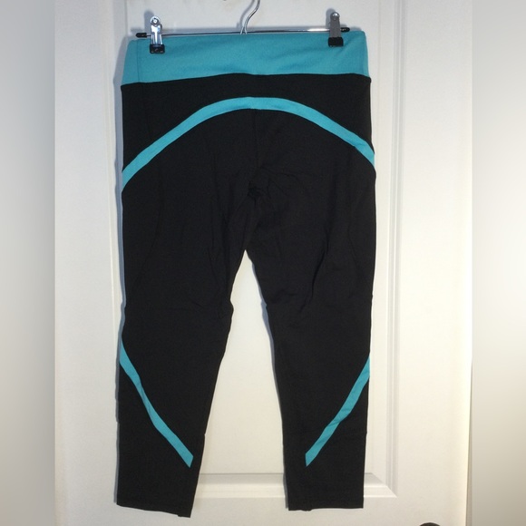 Muscle Beach gym pants, cropped leggings. New without tag - Picture 2 of 3